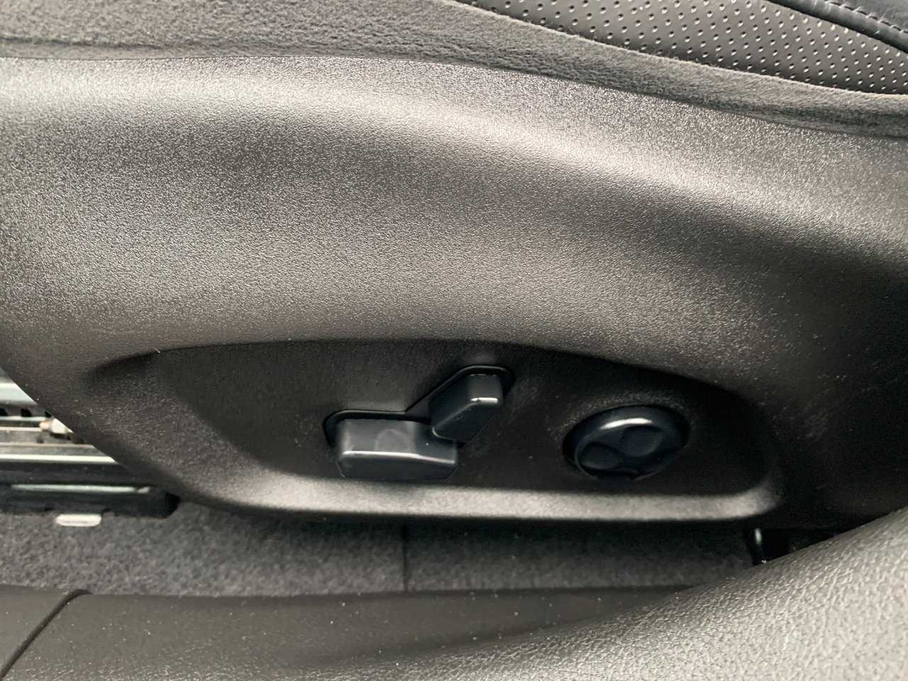 Used 2017 Jeep Renegade Limited image 12