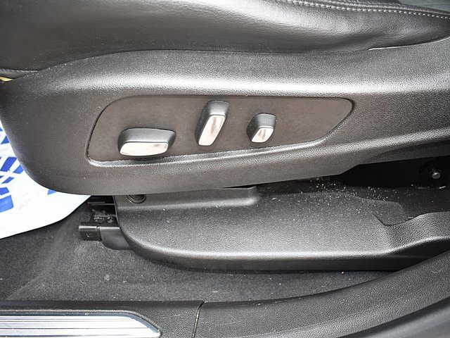 Used 2017 Cadillac XT5 Luxury w/ Driver Awareness Package image 17