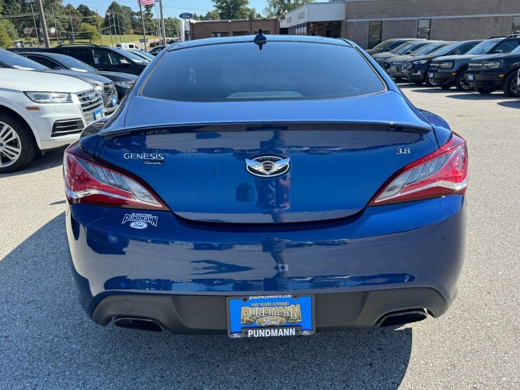 Used 2016 Hyundai Genesis 3.8 RWD image 4