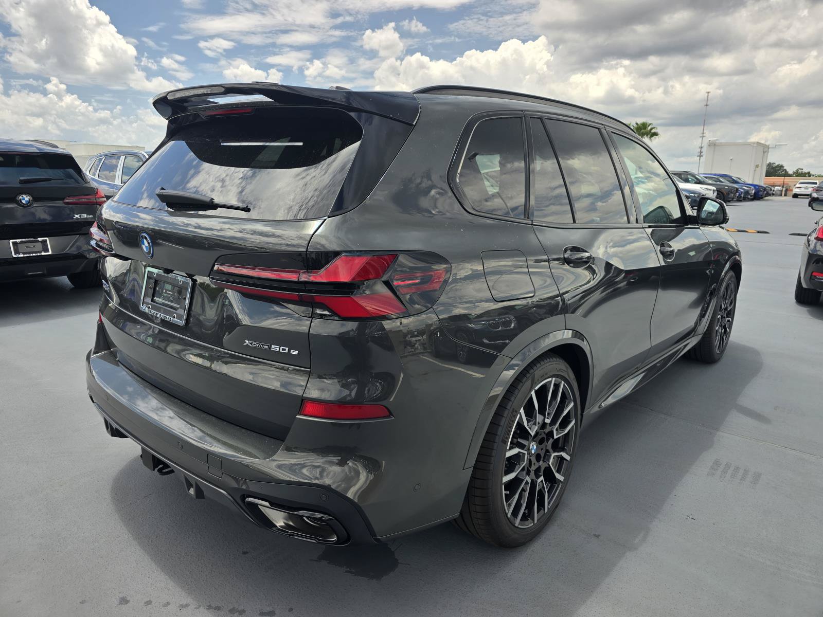 New 2026 BMW X5 xDrive50e w/ Executive Package AWD/4WD image 4