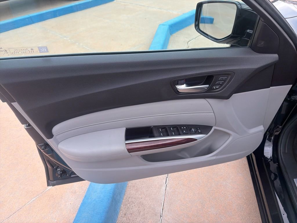 Used 2015 Acura TLX w/ Technology Package FWD image 6