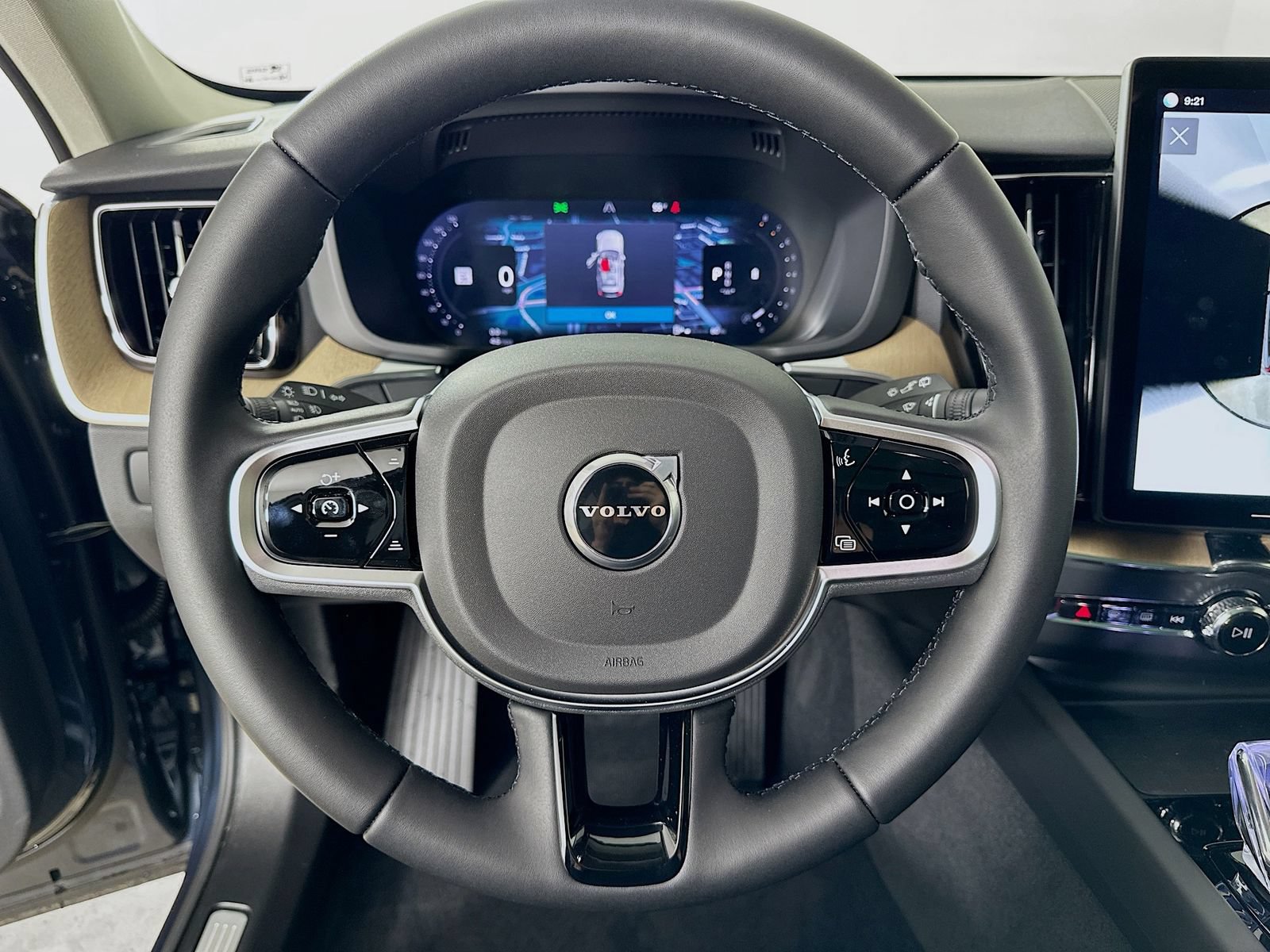 New 2026 Volvo XC60 B5 Plus w/ Protection Package Premier AWD/4WD image 19