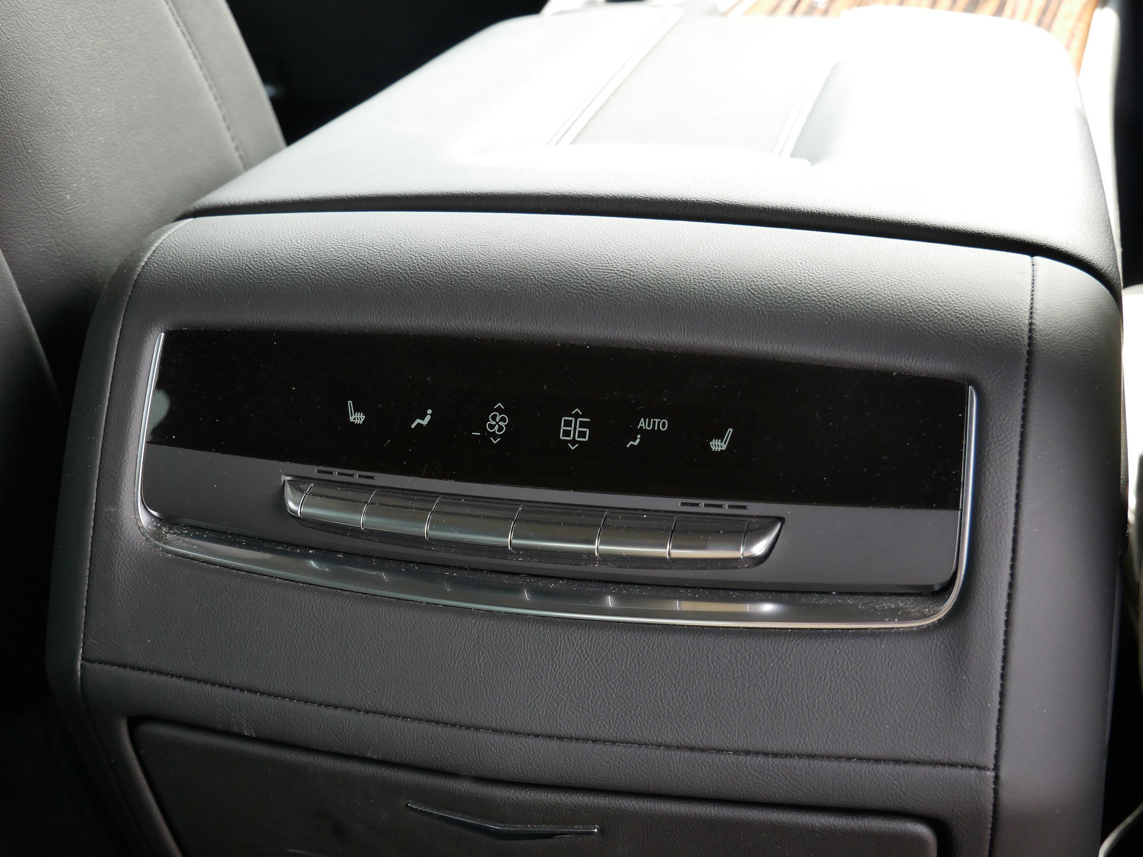 Certified 2024 Cadillac Escalade Premium Luxury image 10