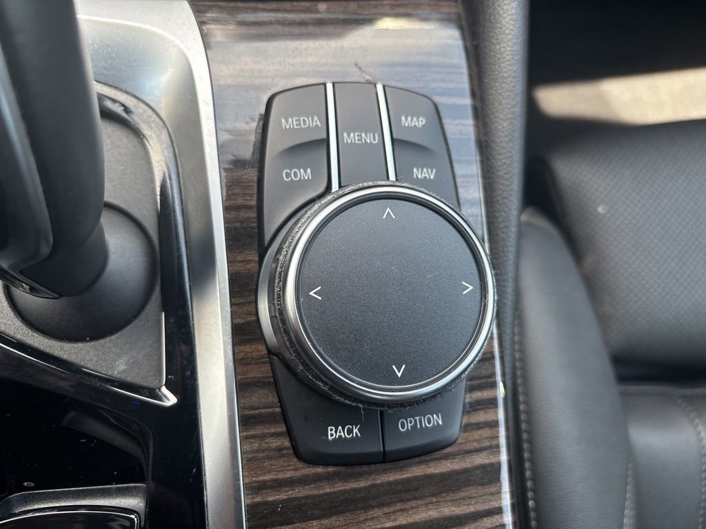 Used 2023 BMW 530i w/ Premium Package RWD image 27