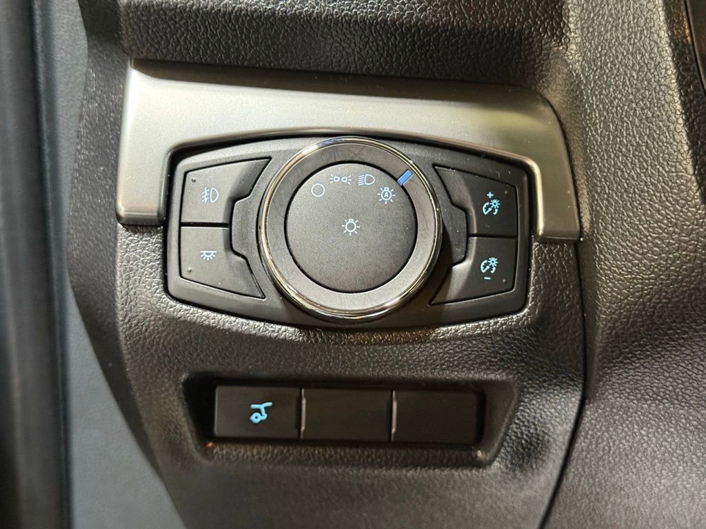 Used 2018 Ford Explorer XLT w/ Equipment Group 202A AWD/4WD image 20