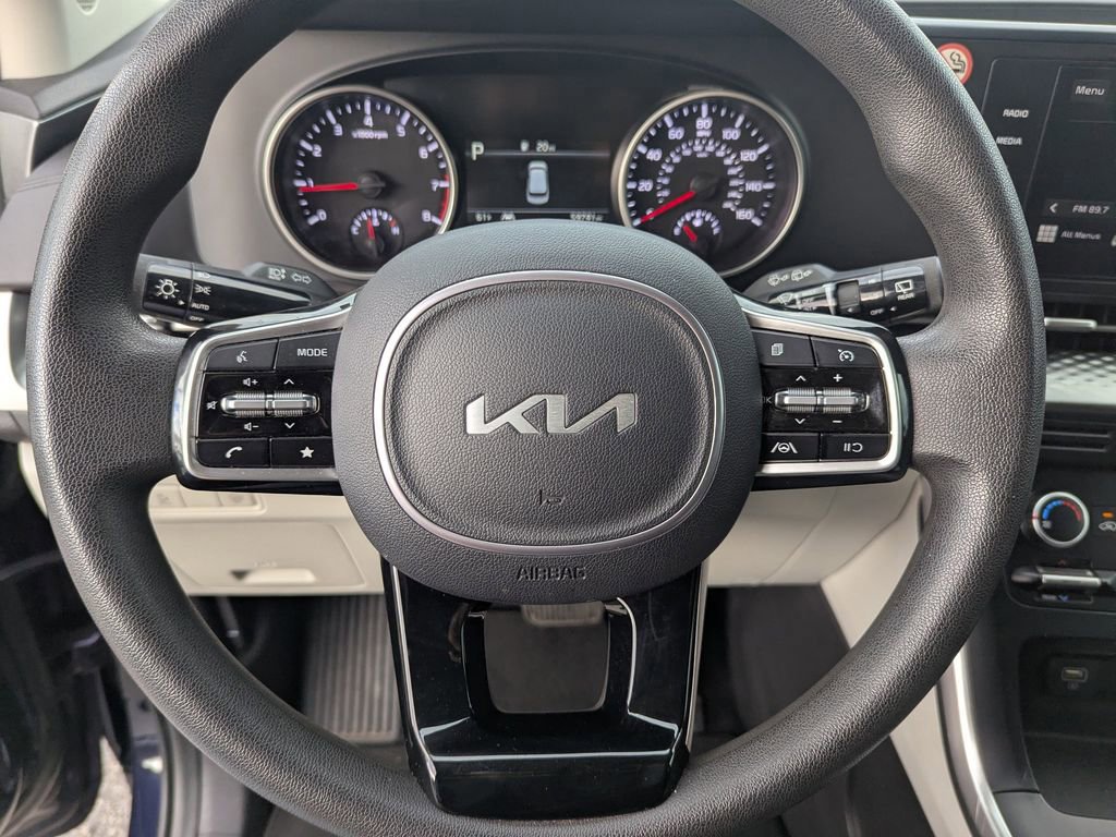 Certified 2024 Kia Carnival LX image 27
