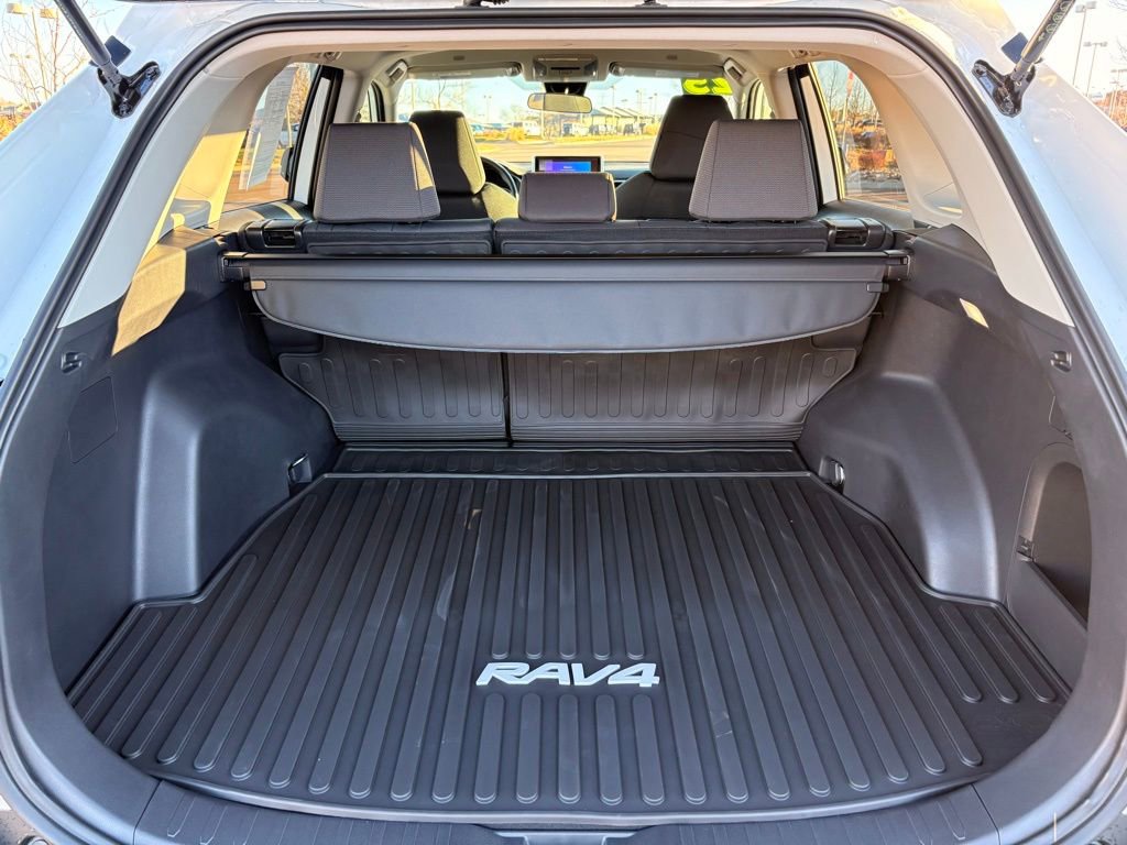 Used 2025 Toyota RAV4 XLE image 26