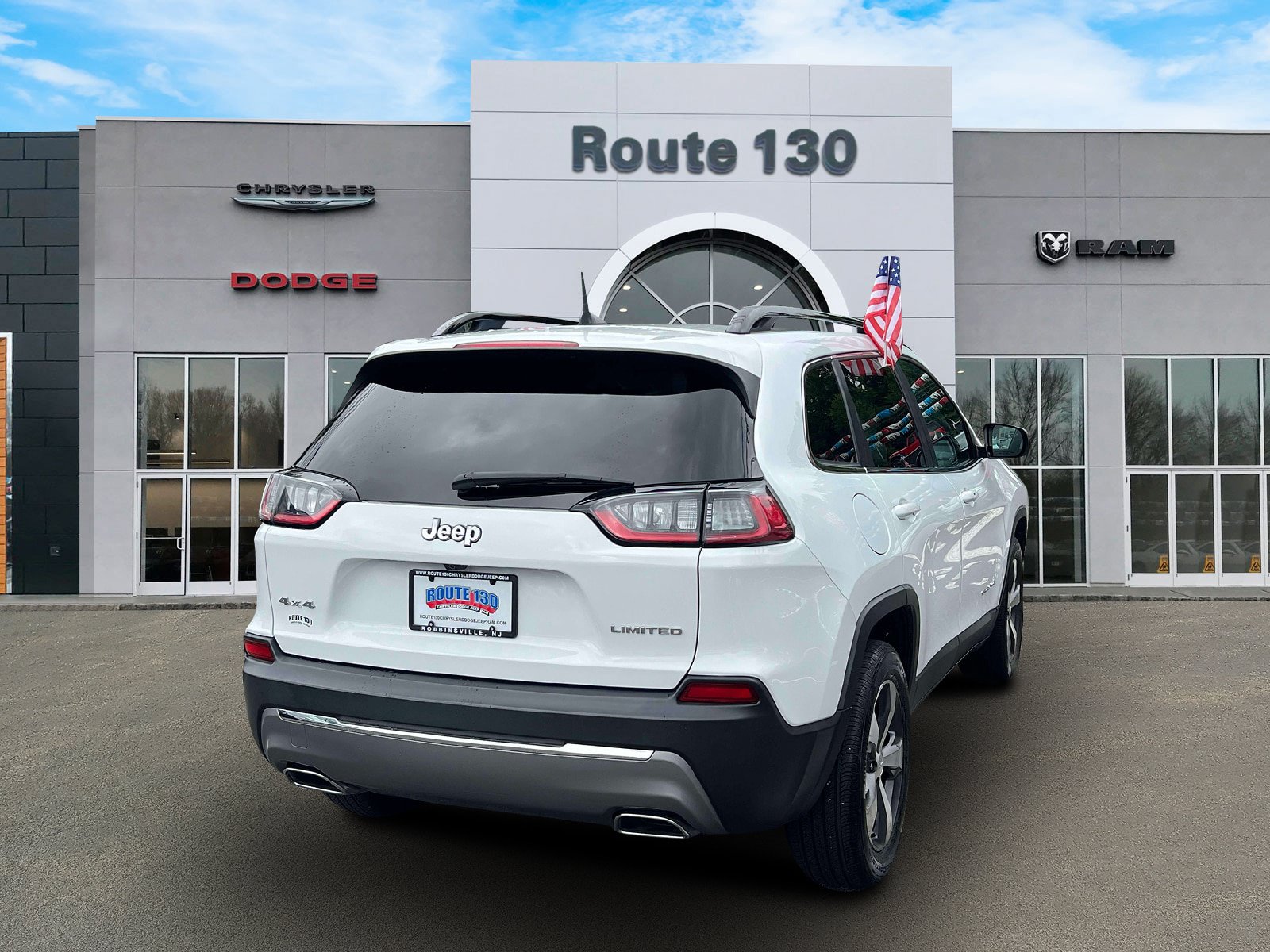 Used 2022 Jeep Cherokee Limited w/ Mopar Interior Package AWD/4WD image 3