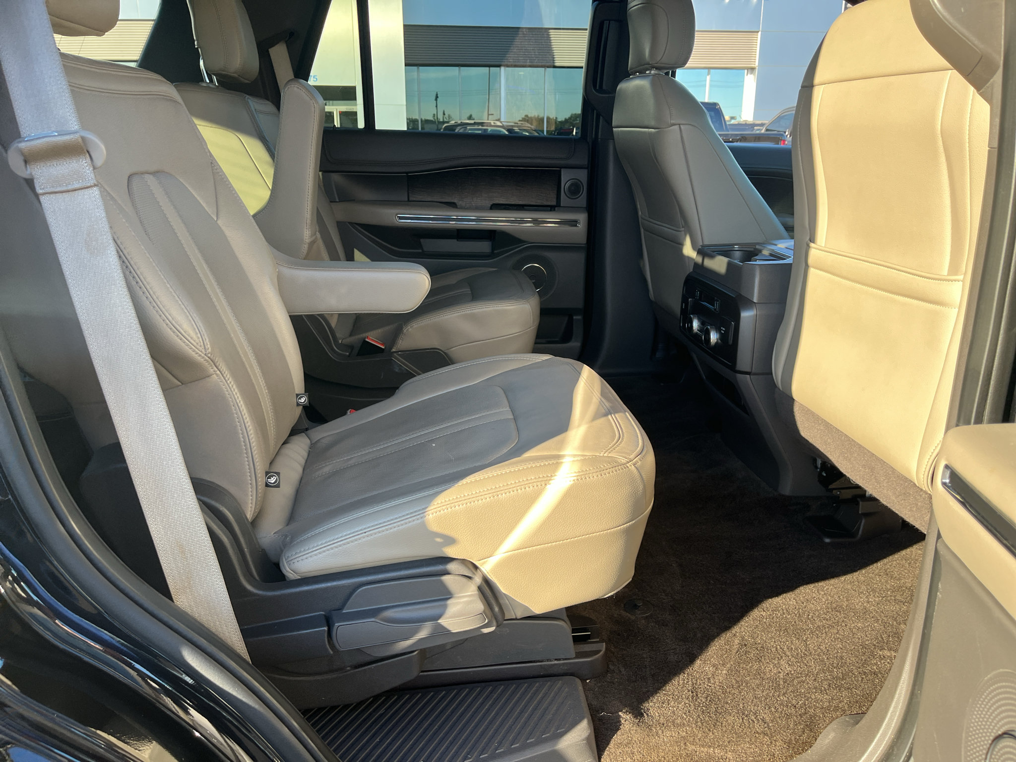 Used 2018 Ford Expedition Limited w/ Equipment Group 302A AWD/4WD image 27