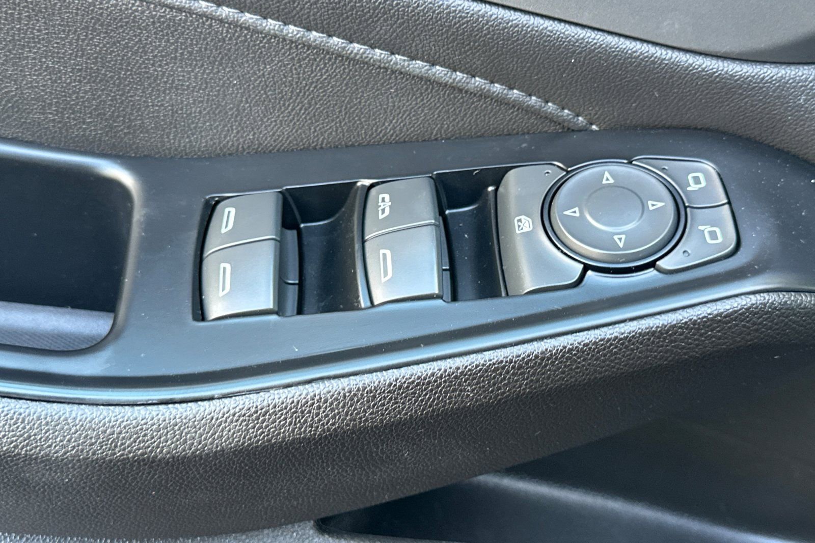 Used 2023 Chevrolet Traverse LT image 12