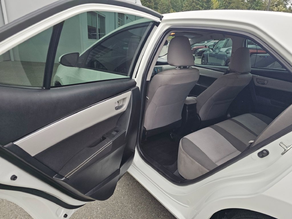 Used 2019 Toyota Corolla LE FWD image 18