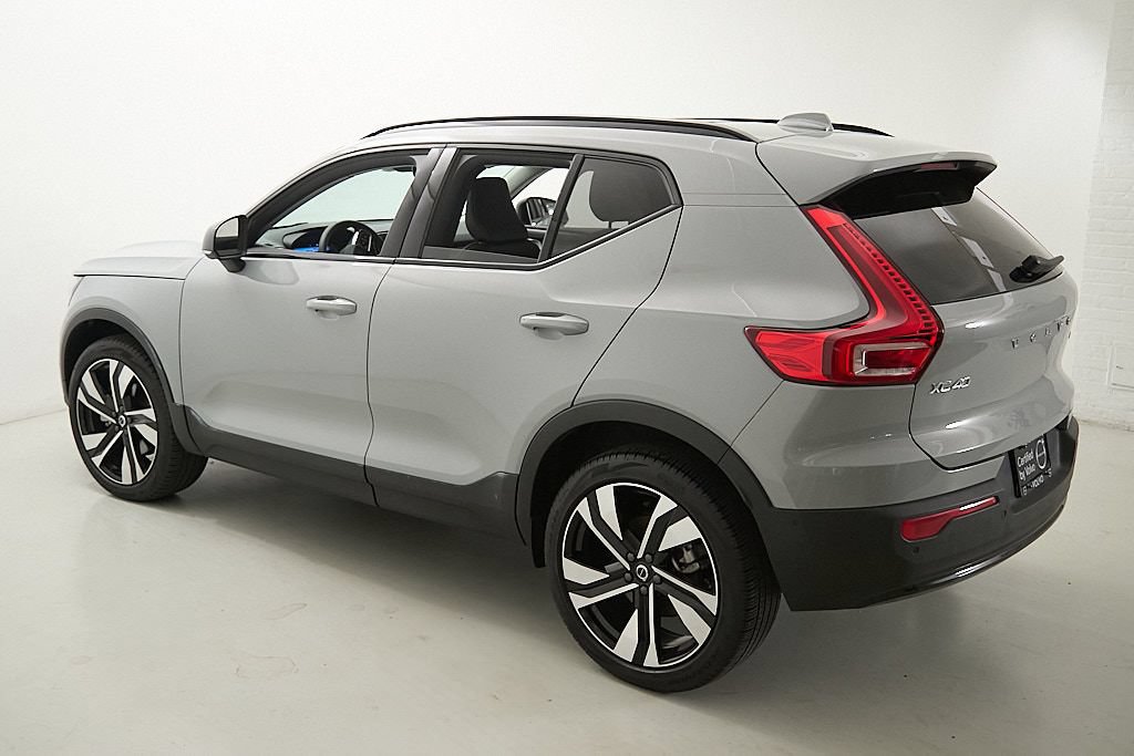 Certified 2025 Volvo XC40 B5 Ultra AWD/4WD image 7