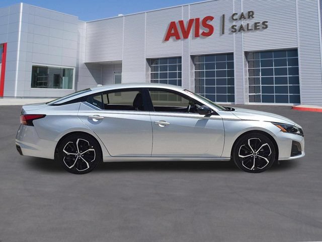 Used 2025 Nissan Altima 2.5 SR FWD image 5