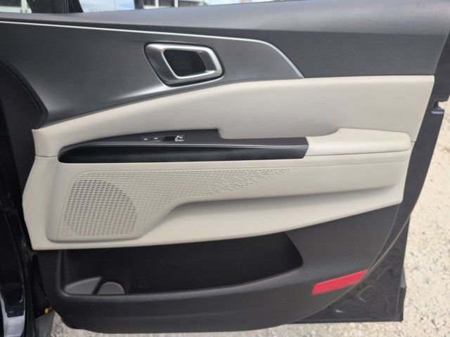 Used 2024 Kia Carnival LX image 33