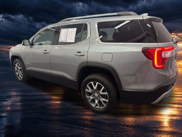 Used 2023 GMC Acadia SLT AWD/4WD image 3
