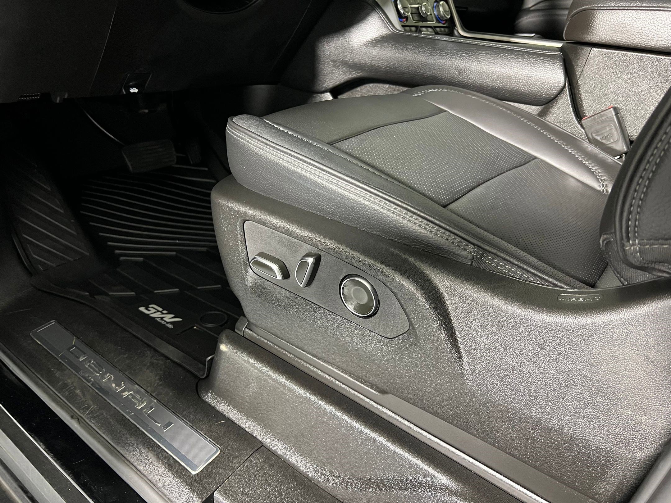 Used 2024 GMC Yukon Denali image 12