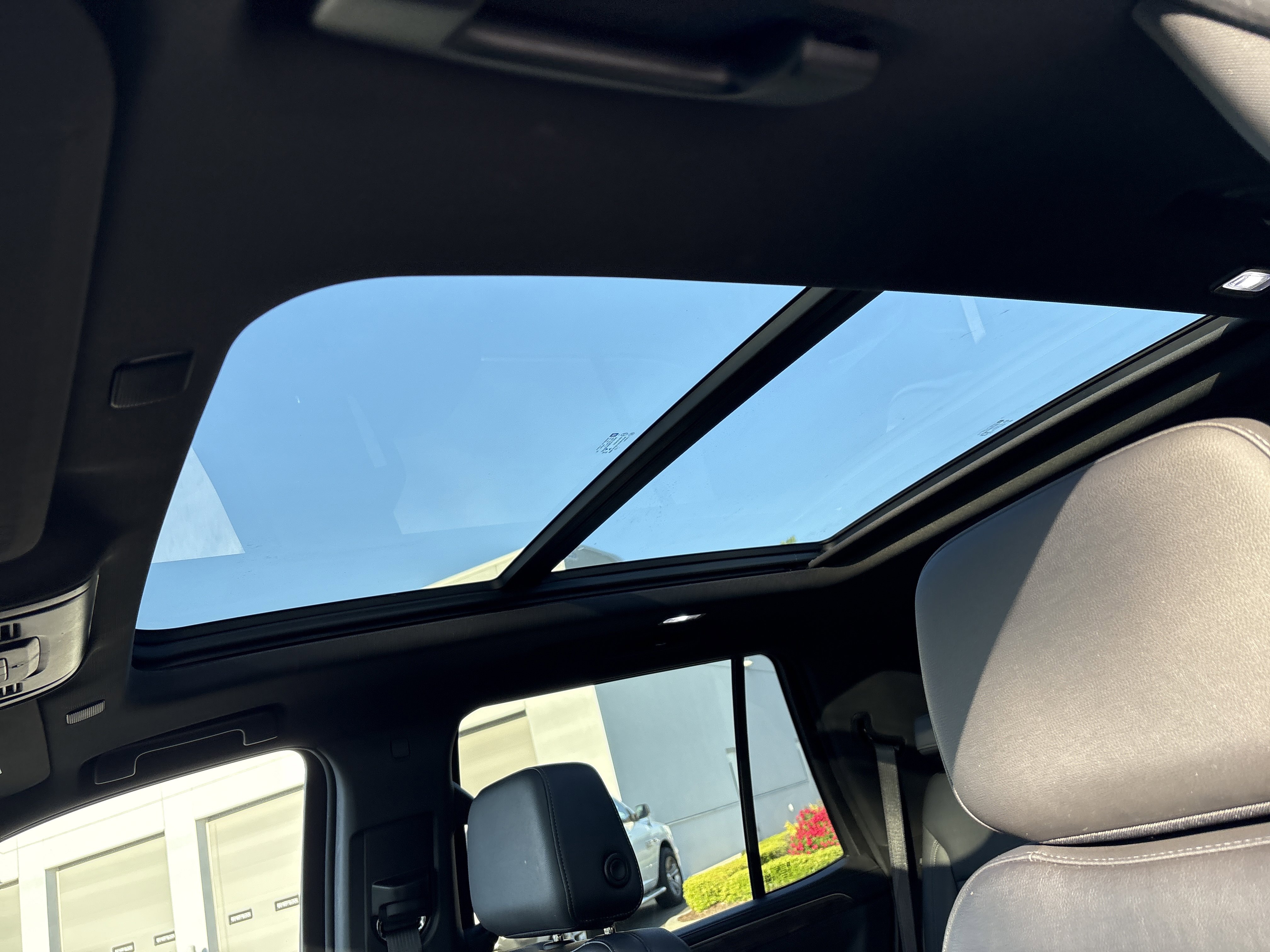 Used 2022 Chevrolet Tahoe LT w/ Luxury Package image 18