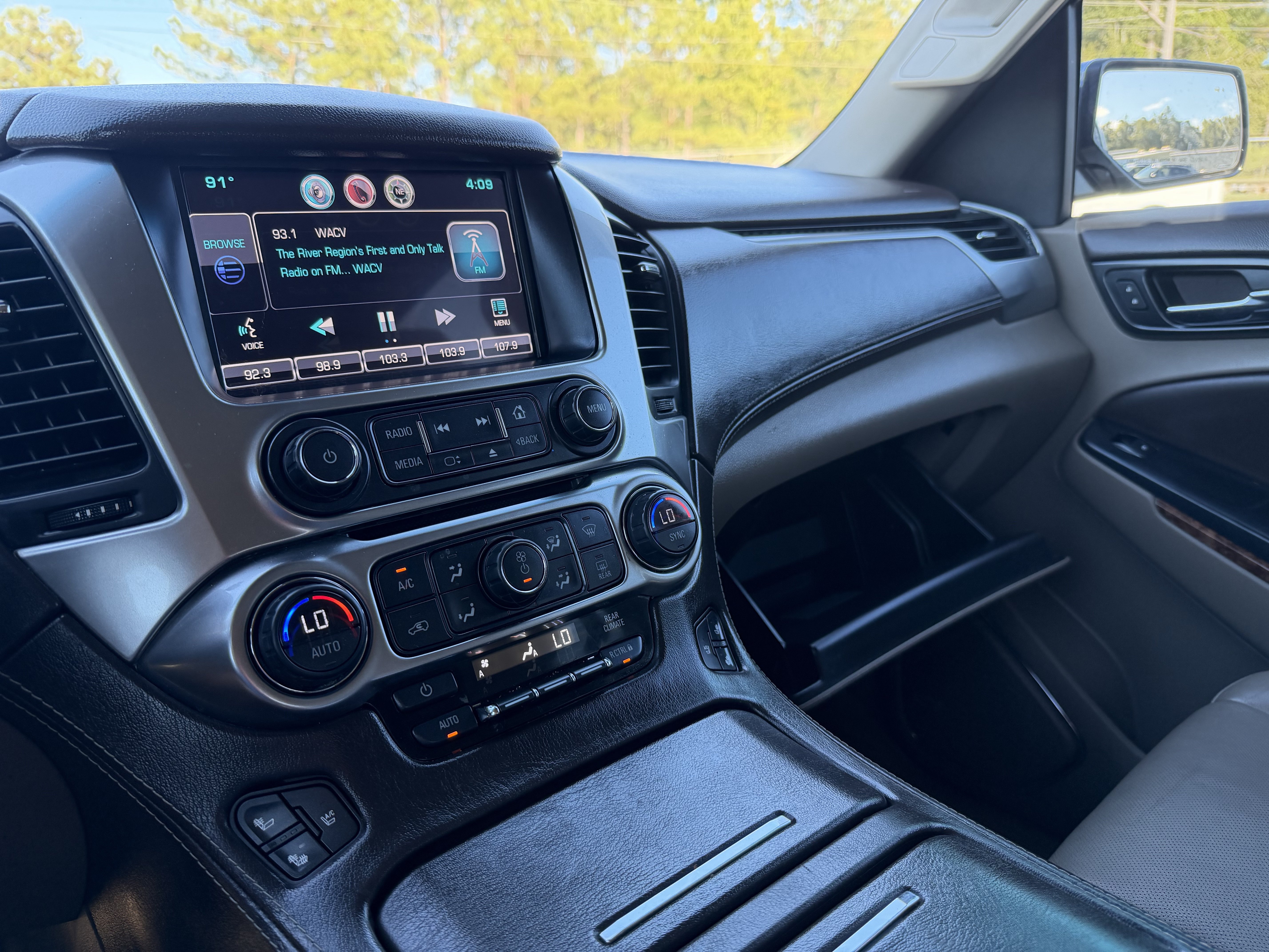 Used 2015 Chevrolet Tahoe LTZ RWD image 23