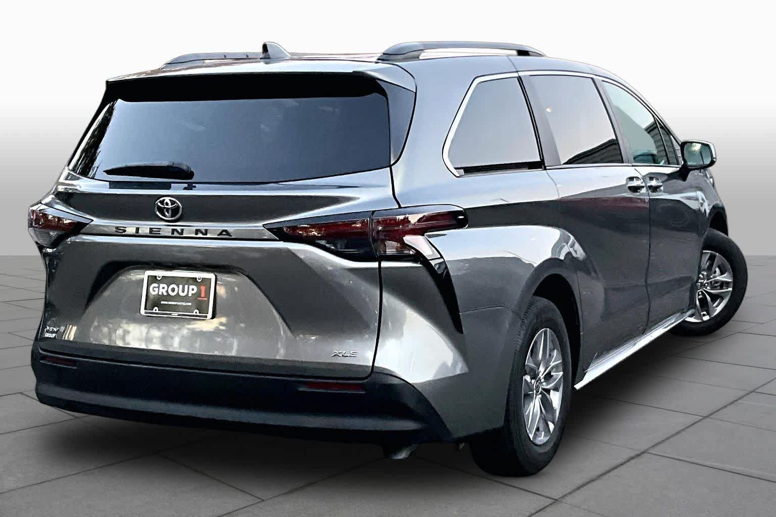 Certified 2026 Toyota Sienna XLE FWD image 13