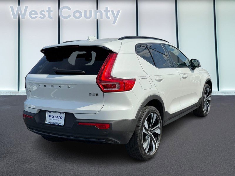 Certified 2023 Volvo XC40 B5 Ultimate w/ Protection Package Premier image 4