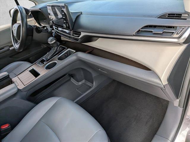 Used 2021 Toyota Sienna XLE image 22