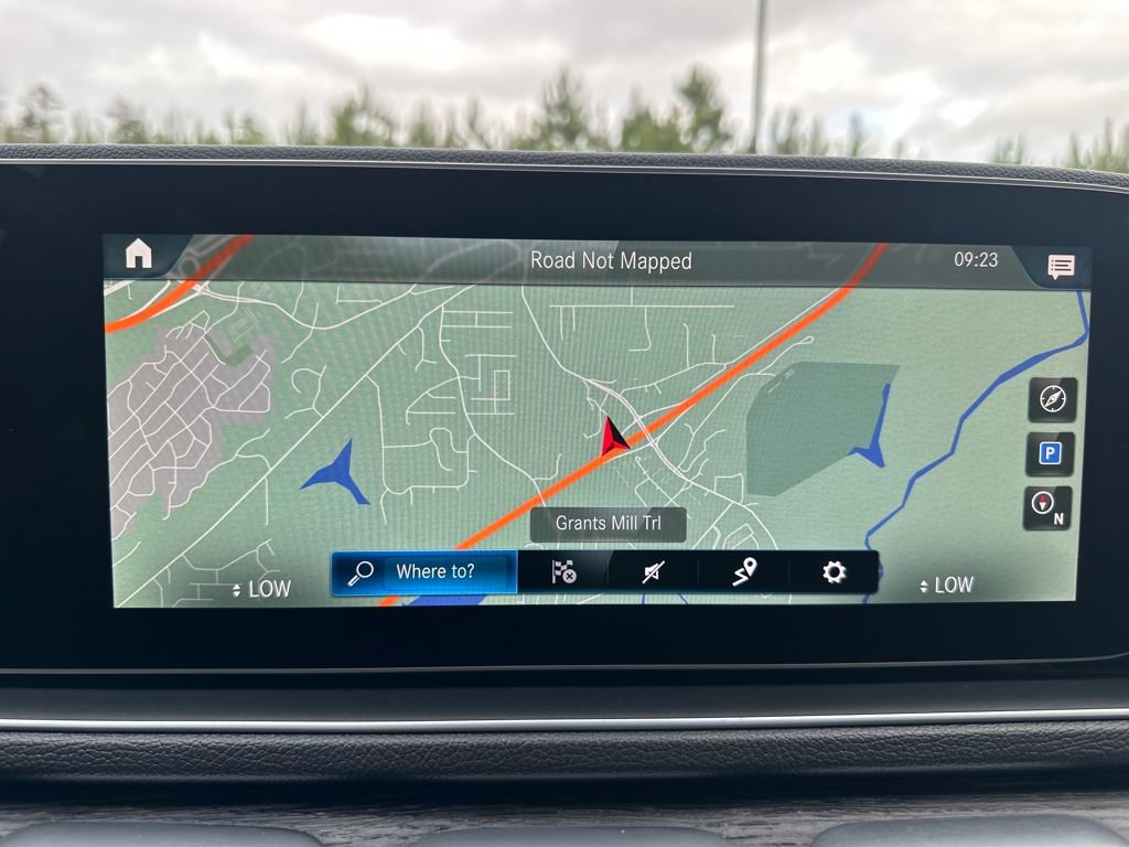 Used 2022 Mercedes-Benz GLE 450 4MATIC w/ AMG Line Exterior image 8