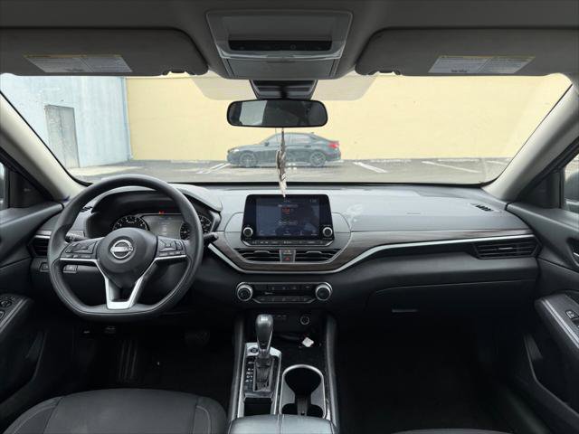 Used 2024 Nissan Altima 2.5 SV FWD image 14