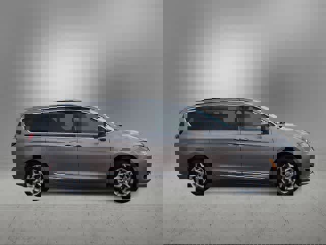 Used 2018 Chrysler Pacifica Touring-L Plus w/ Advanced Safetytec Group image 9