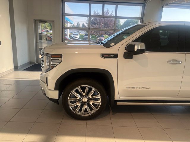 Used 2025 GMC Sierra 1500 Denali w/ Denali Reserve Package AWD/4WD image 4