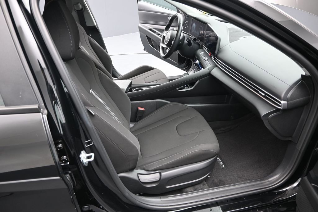 Used 2023 Hyundai Elantra SEL w/ Convenience Package FWD image 22