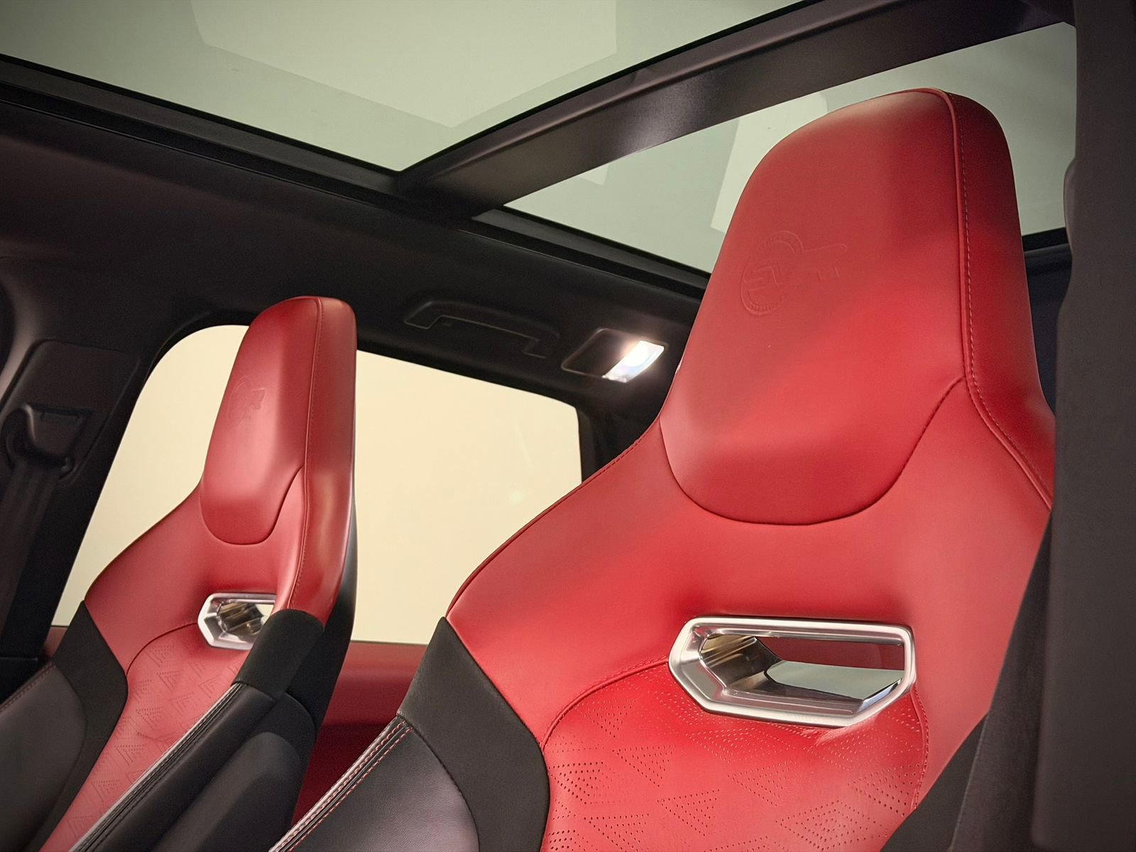 Used 2022 Land Rover Range Rover Sport SVR image 23