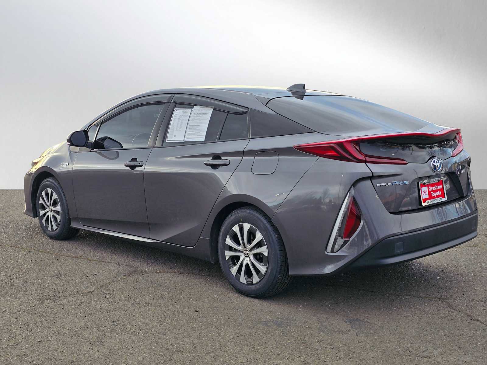 Used 2021 Toyota Prius Prime XLE image 6