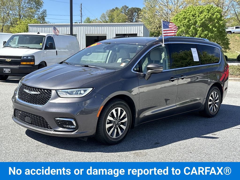 Used 2021 Chrysler Pacifica Touring-L FWD image 2