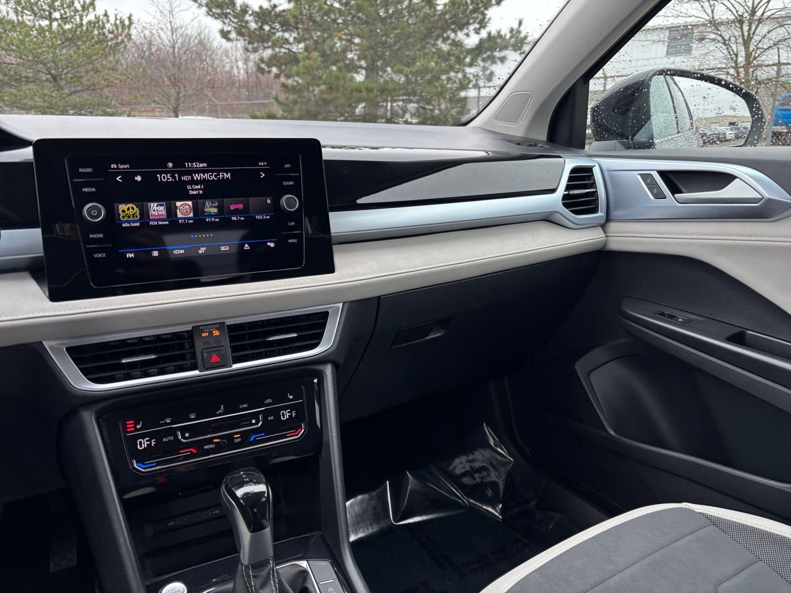 Used 2025 Volkswagen Taos SE AWD/4WD image 37