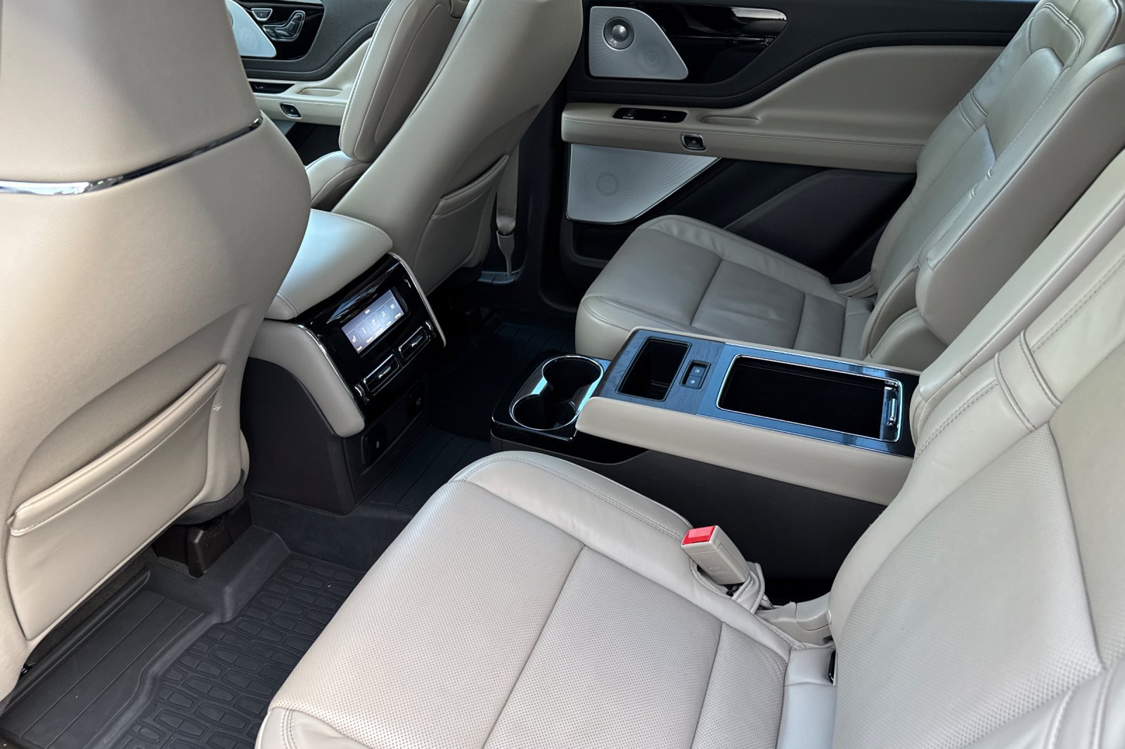 Certified 2023 Lincoln Aviator Reserve w/ Equipment Group 201A AWD/4WD image 12