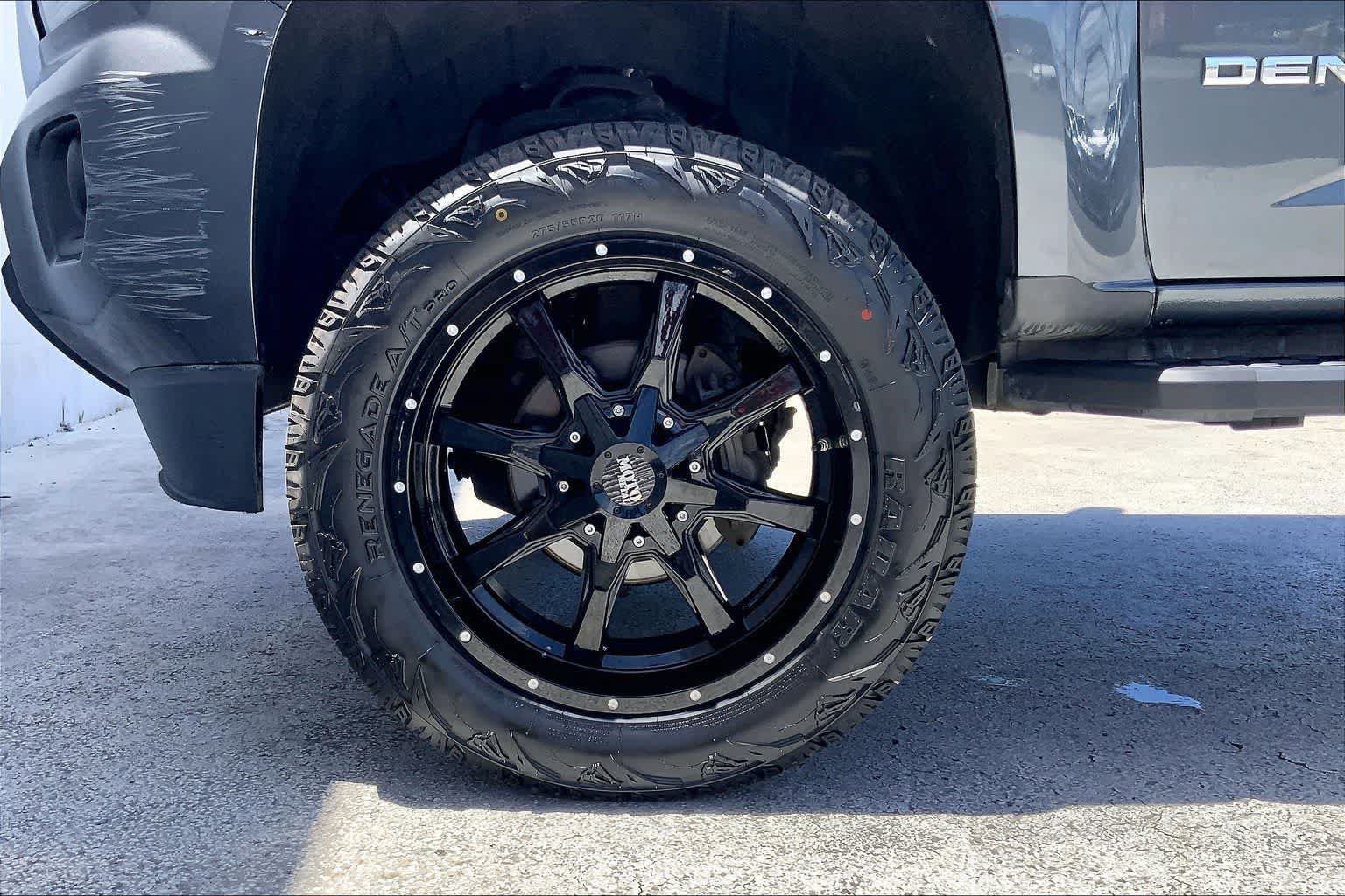 Used 2016 GMC Canyon SLE RWD image 8