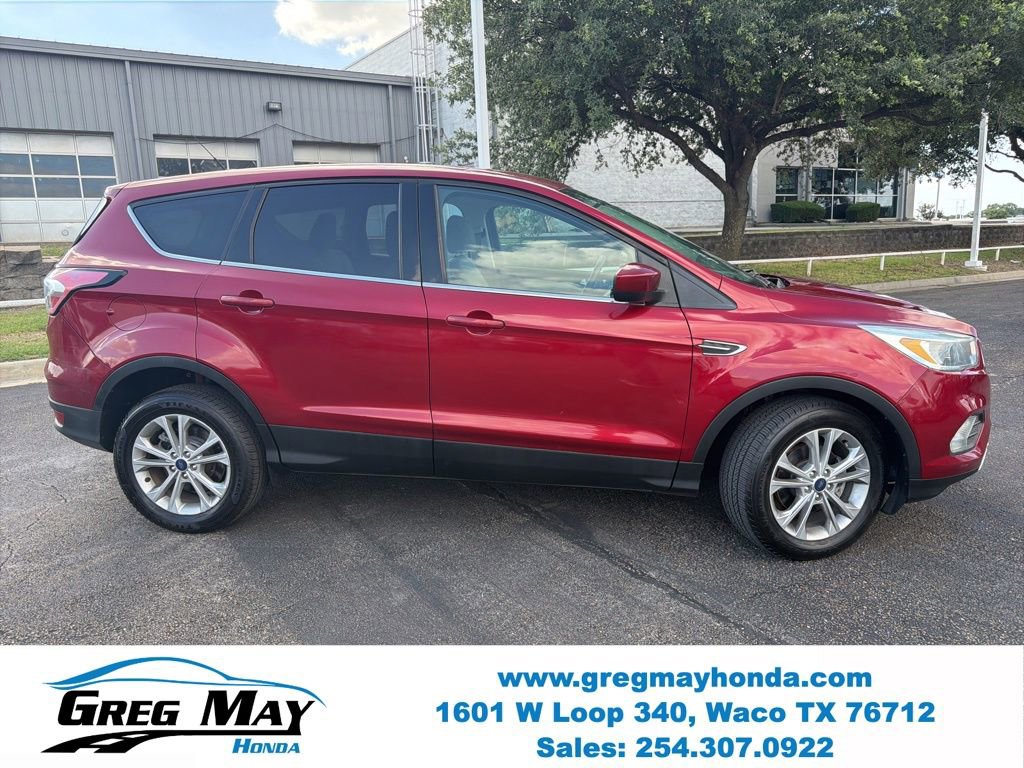 Used 2017 Ford Escape SE FWD image 2