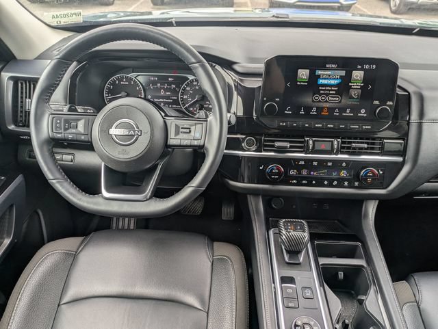 Used 2023 Nissan Pathfinder SL w/ Black Appearance Package AWD/4WD image 31