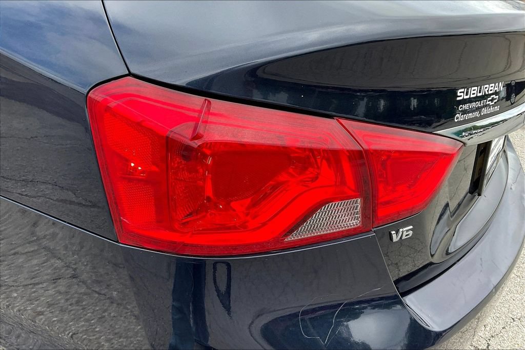 Used 2018 Chevrolet Impala LT FWD image 25
