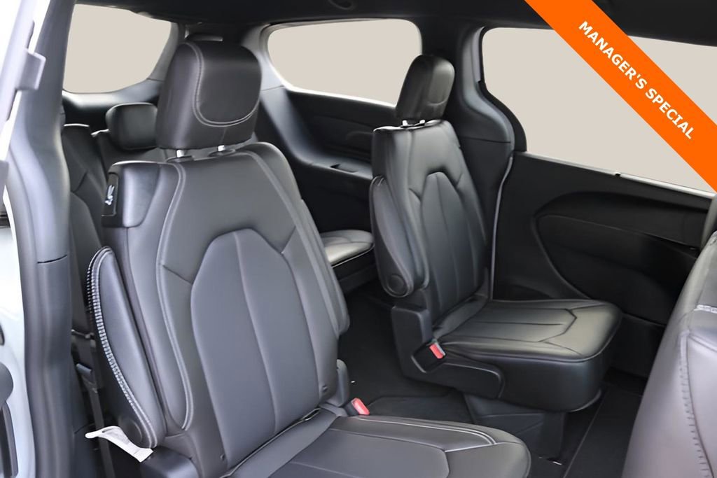 New 2026 Chrysler Pacifica Select image 16