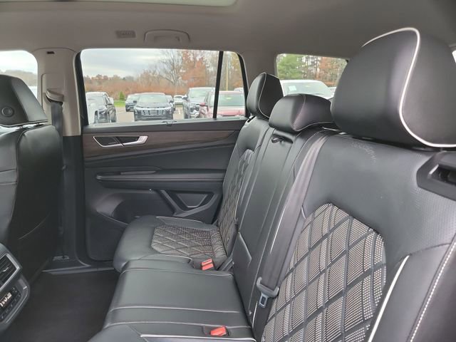 Used 2024 Volkswagen Atlas SEL Premium R-Line image 23