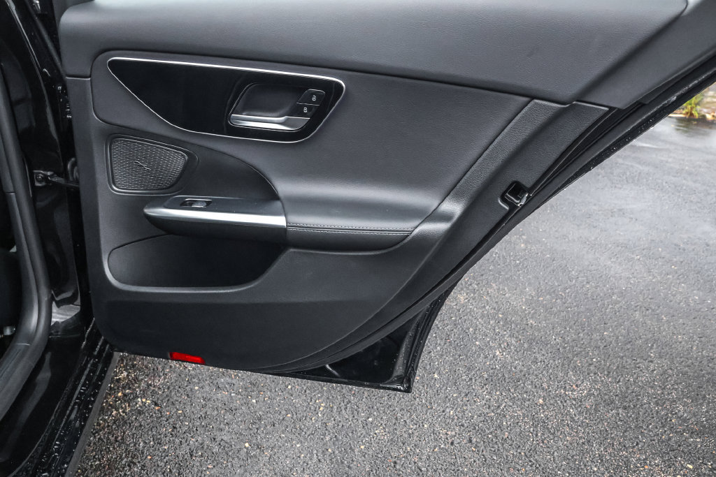 Used 2025 Mercedes-Benz C 300 4MATIC Sedan image 31