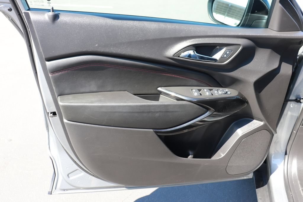 Used 2025 Chevrolet Trax RS w/ Driver Confidence Package FWD image 10