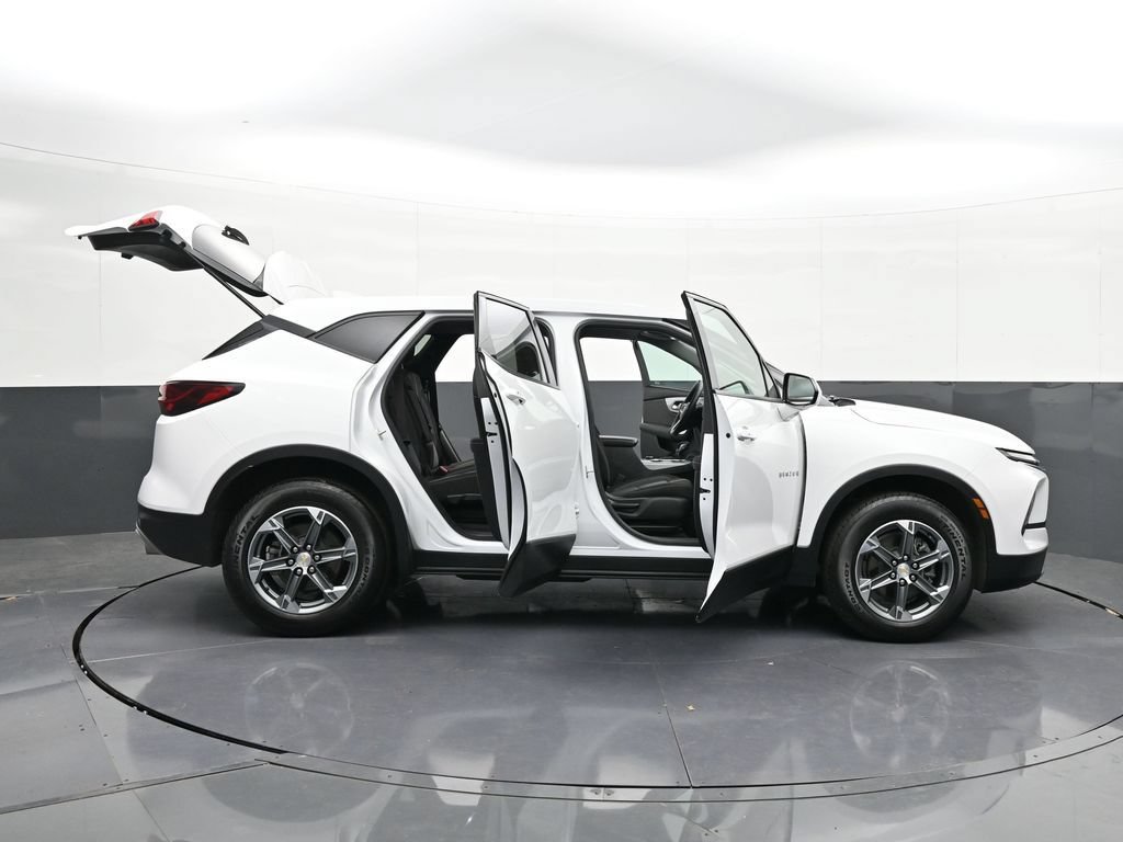 Used 2023 Chevrolet Blazer LT AWD/4WD image 38