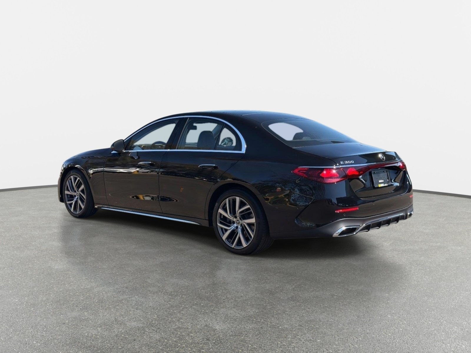 Used 2025 Mercedes-Benz E 350 Sedan image 5