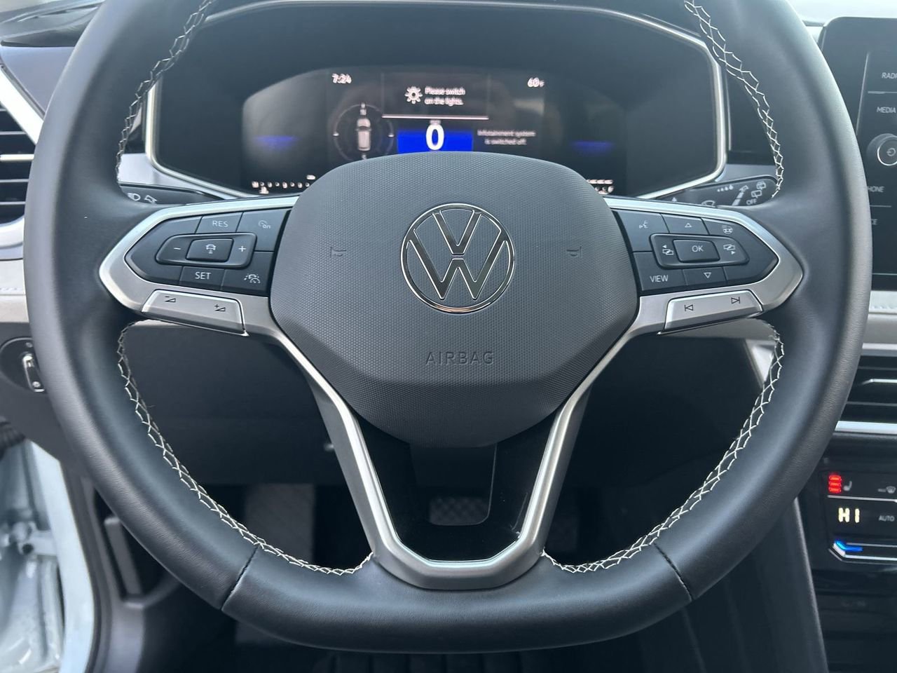 Certified 2025 Volkswagen Taos SE w/ Panoramic Sunroof Package FWD image 19