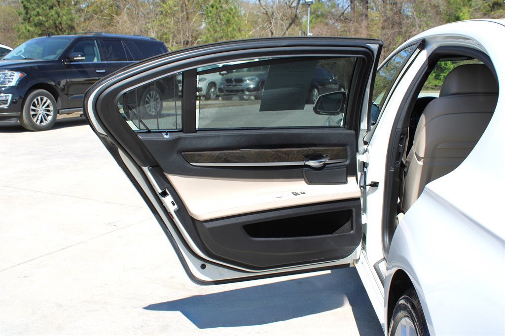 Used 2012 BMW 750Li image 33