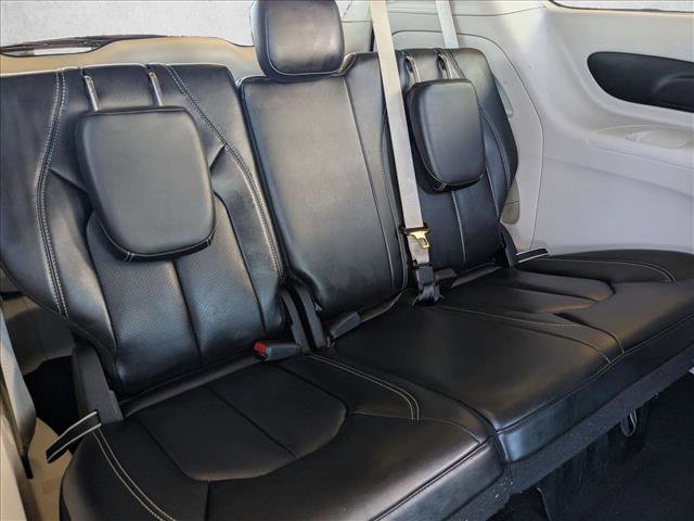 Used 2023 Chrysler Pacifica Touring-L image 18