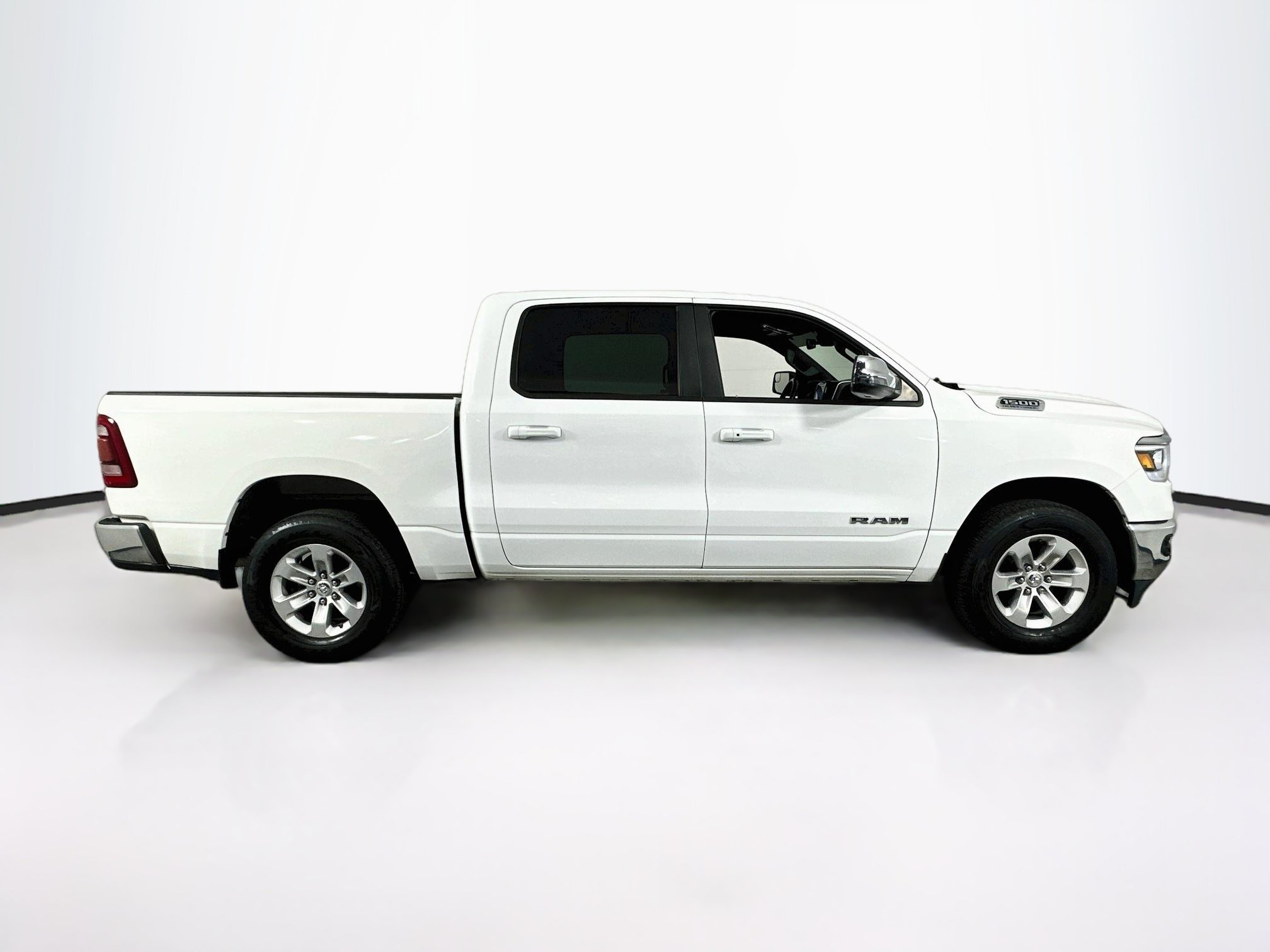 Used 2023 RAM 1500 Laramie AWD/4WD image 4
