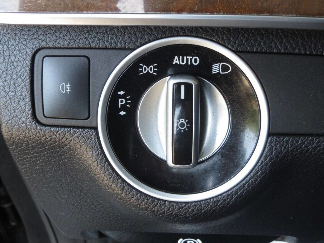 Used 2014 Mercedes-Benz E 350 4MATIC Sedan image 24